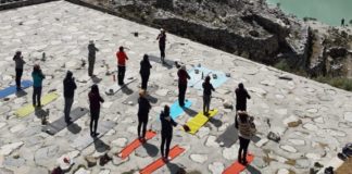 Yoga a más de los 6000 metros de altura. Solo en Perú